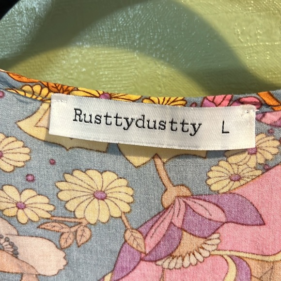 Rusttydustty Large top. 100% viscose  pink floral on grey background - Picture 3 of 6